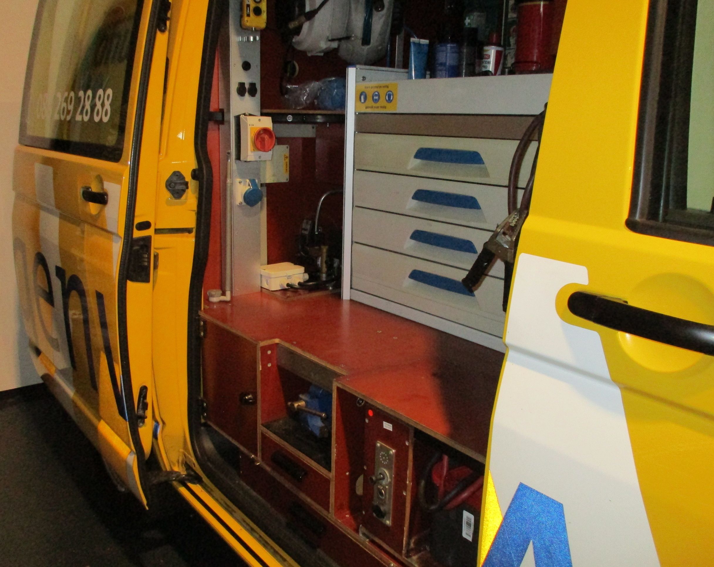 A Pictorial History Of Dutch Roadside Assistance Vehicles - Two-Wheelers And Four-Wheelers, But No ATVs 29 Visscher Classique - 80th anniversary ANWB Dutch roadside assistance - VW Transporter - 3