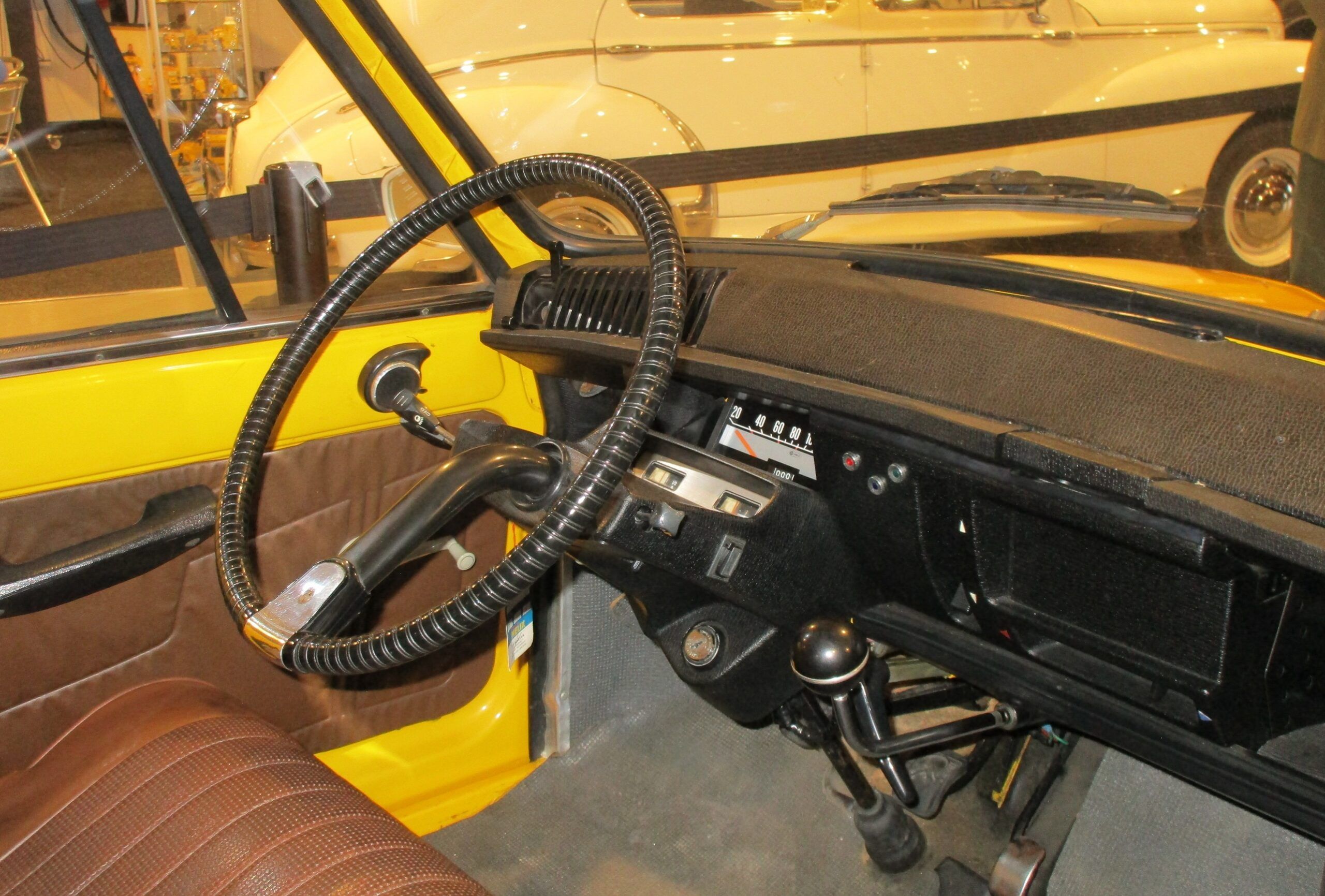 A Pictorial History Of Dutch Roadside Assistance Vehicles - Two-Wheelers And Four-Wheelers, But No ATVs 14 Visscher Classique - 80th anniversary ANWB Dutch roadside assistance - Citroën Ami - 3