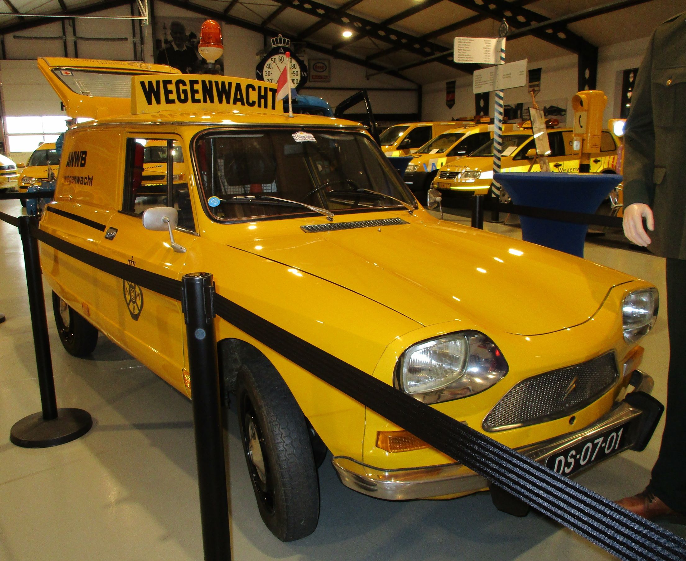 A Pictorial History Of Dutch Roadside Assistance Vehicles - Two-Wheelers And Four-Wheelers, But No ATVs 12 Visscher Classique - 80th anniversary ANWB Dutch roadside assistance - Citroën Ami - 1
