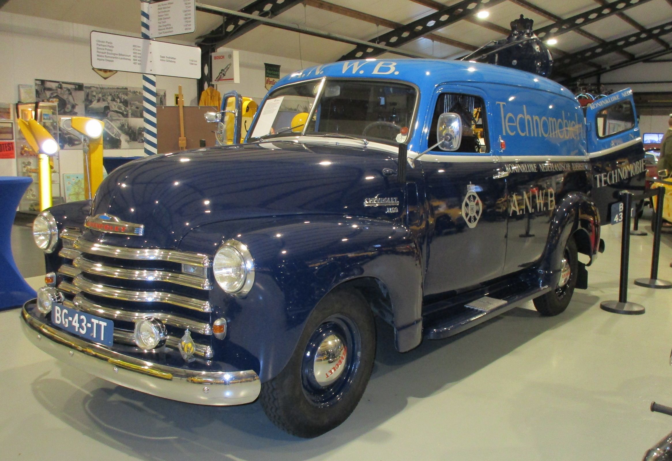 A Pictorial History Of Dutch Roadside Assistance Vehicles - Two-Wheelers And Four-Wheelers, But No ATVs 39 Visscher Classique - 80th anniversary ANWB Dutch roadside assistance - Chevrolet panel van - 1
