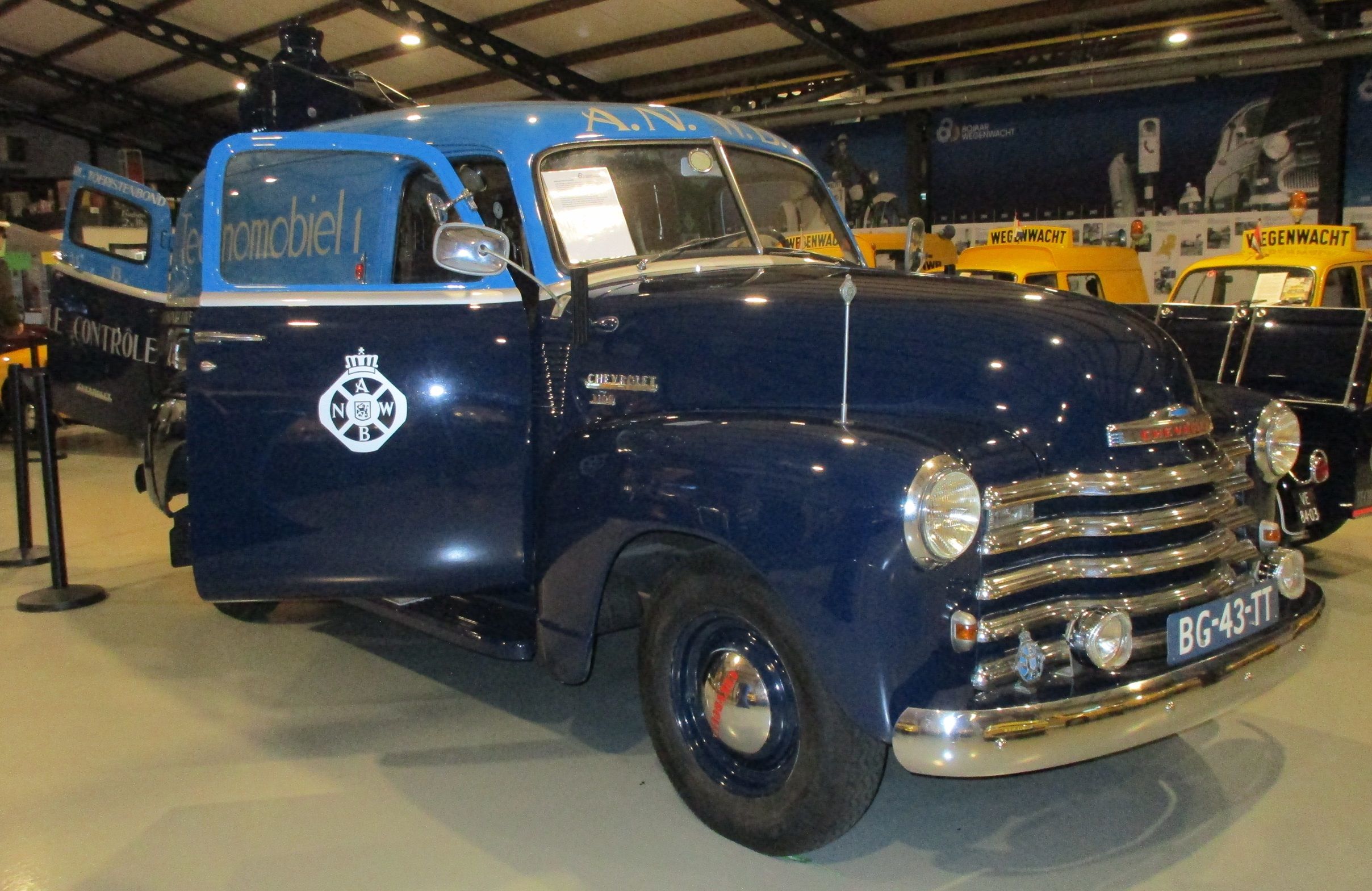 A Pictorial History Of Dutch Roadside Assistance Vehicles - Two-Wheelers And Four-Wheelers, But No ATVs 40 Visscher Classique - 80th anniversary ANWB Dutch roadside assistance - Chevrolet panel van - 2