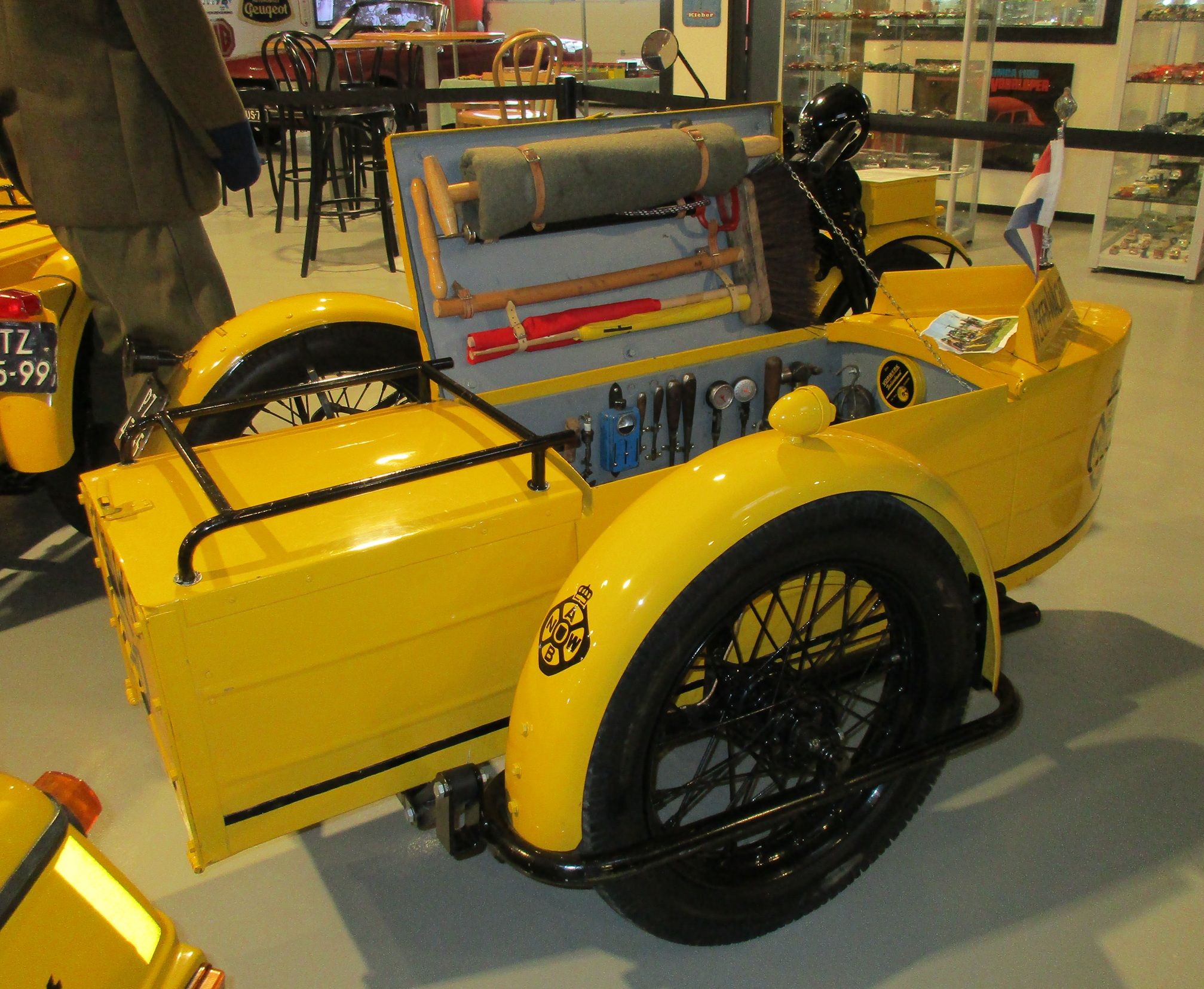 A Pictorial History Of Dutch Roadside Assistance Vehicles - Two-Wheelers And Four-Wheelers, But No ATVs 8 Visscher Classique - 80th anniversary ANWB Dutch roadside assistance - Harley Davidson - 4