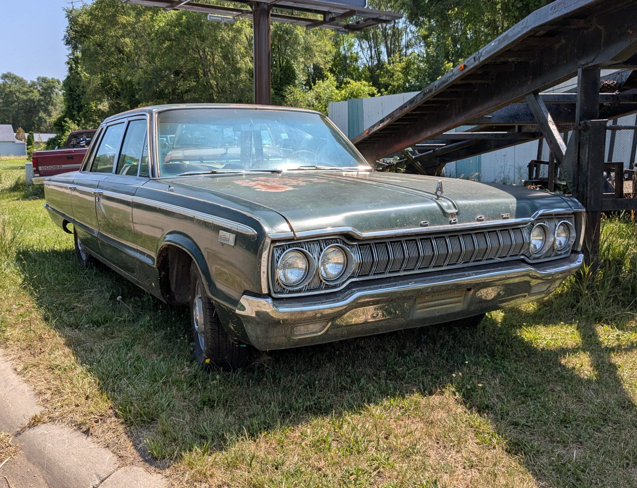 1965 Dodge Custom 880: Sometimes A Basic Sedan Makes For The Best Curbside Classic 1 Passenger front 3q view of dark green 1965 Dodge Custom 880 Sedan