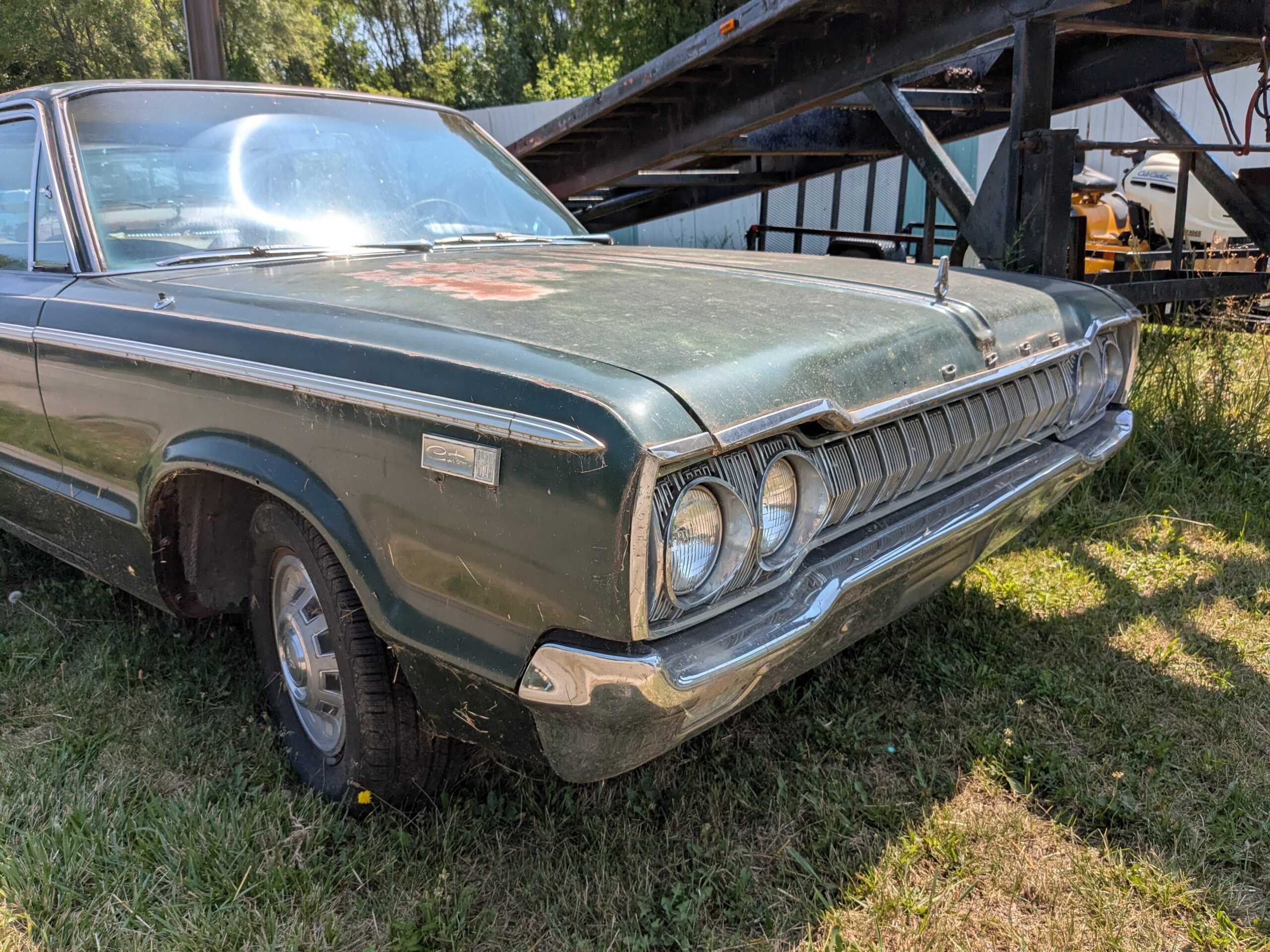 1965 Dodge Custom 880: Sometimes A Basic Sedan Makes For The Best Curbside Classic 3 Front clip of dark green 1965 Dodge Custom 880