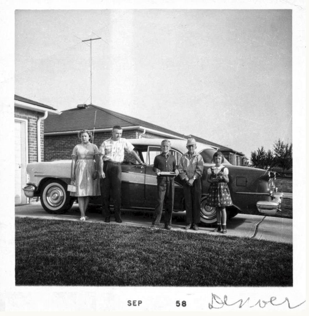 When the Family Car Was Everything: 1950s to 1970s Life in Vintage Photos 4 Screenshot 20250406 051202