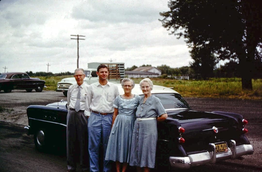 When the Family Car Was Everything: 1950s to 1970s Life in Vintage Photos 3 Screenshot 20260817 233920