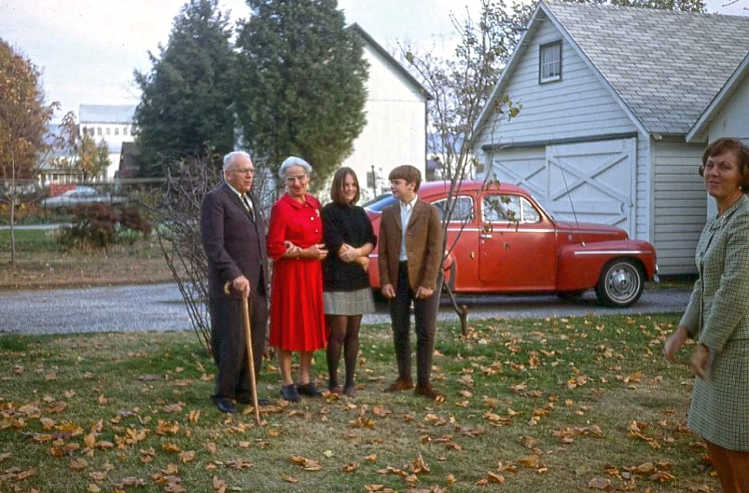 When the Family Car Was Everything: 1950s to 1970s Life in Vintage Photos 11 Screenshot 20260818 135446