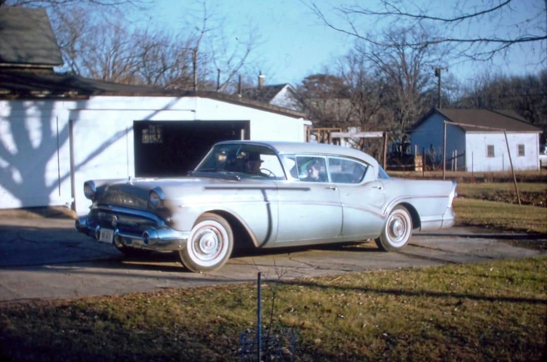 Buicks In Their Best Decade -- Vintage Photos 1950s 12 Screenshot 20260823 013924