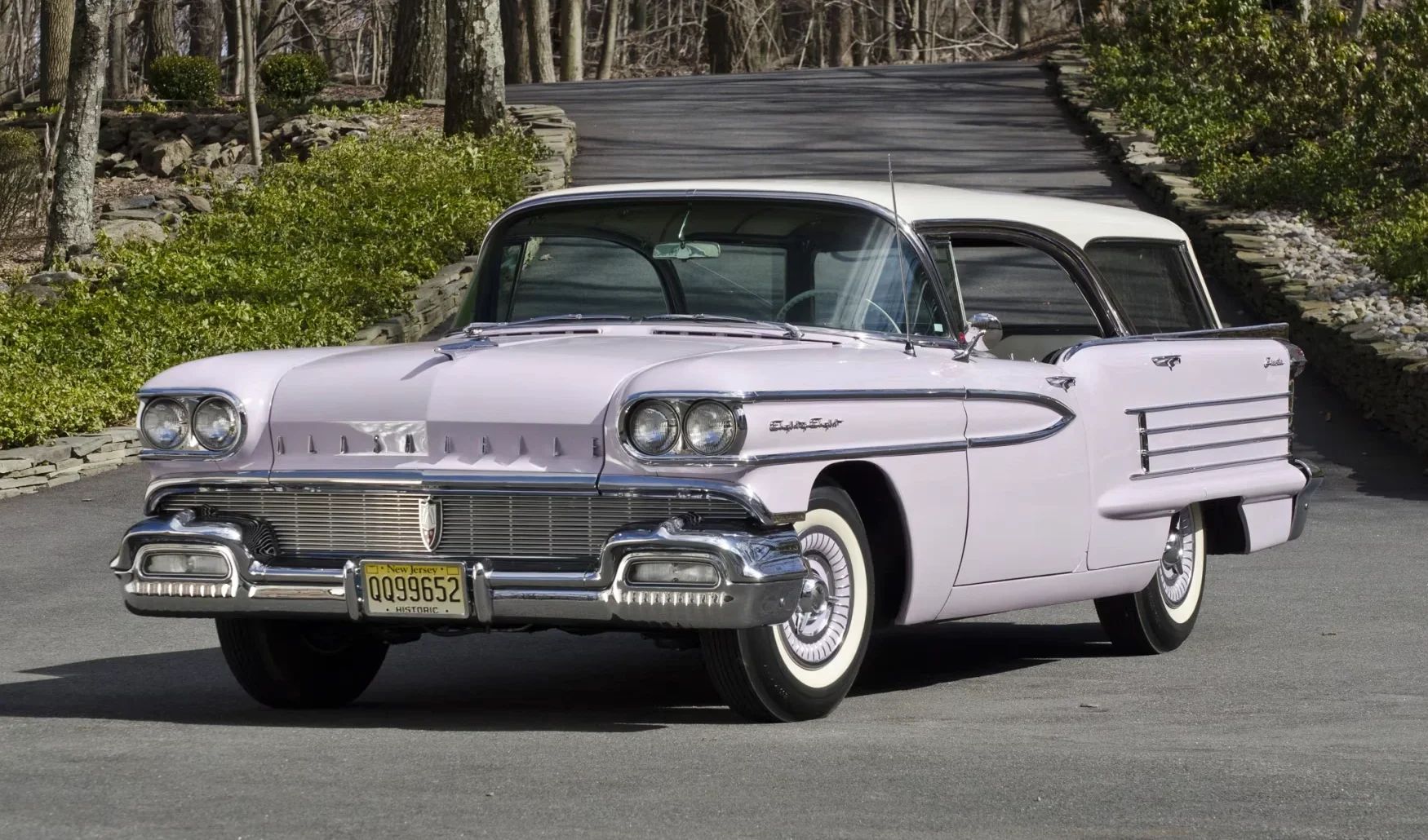 1958 Oldsmobile Dynamic 88 Fiesta Wagon: Looks Like A Fancy Cake, But Less Roomy Than A Country Squire 4 Left front 3q view of a two-tone 1958 Oldsmobile four-door hardtop station wagon