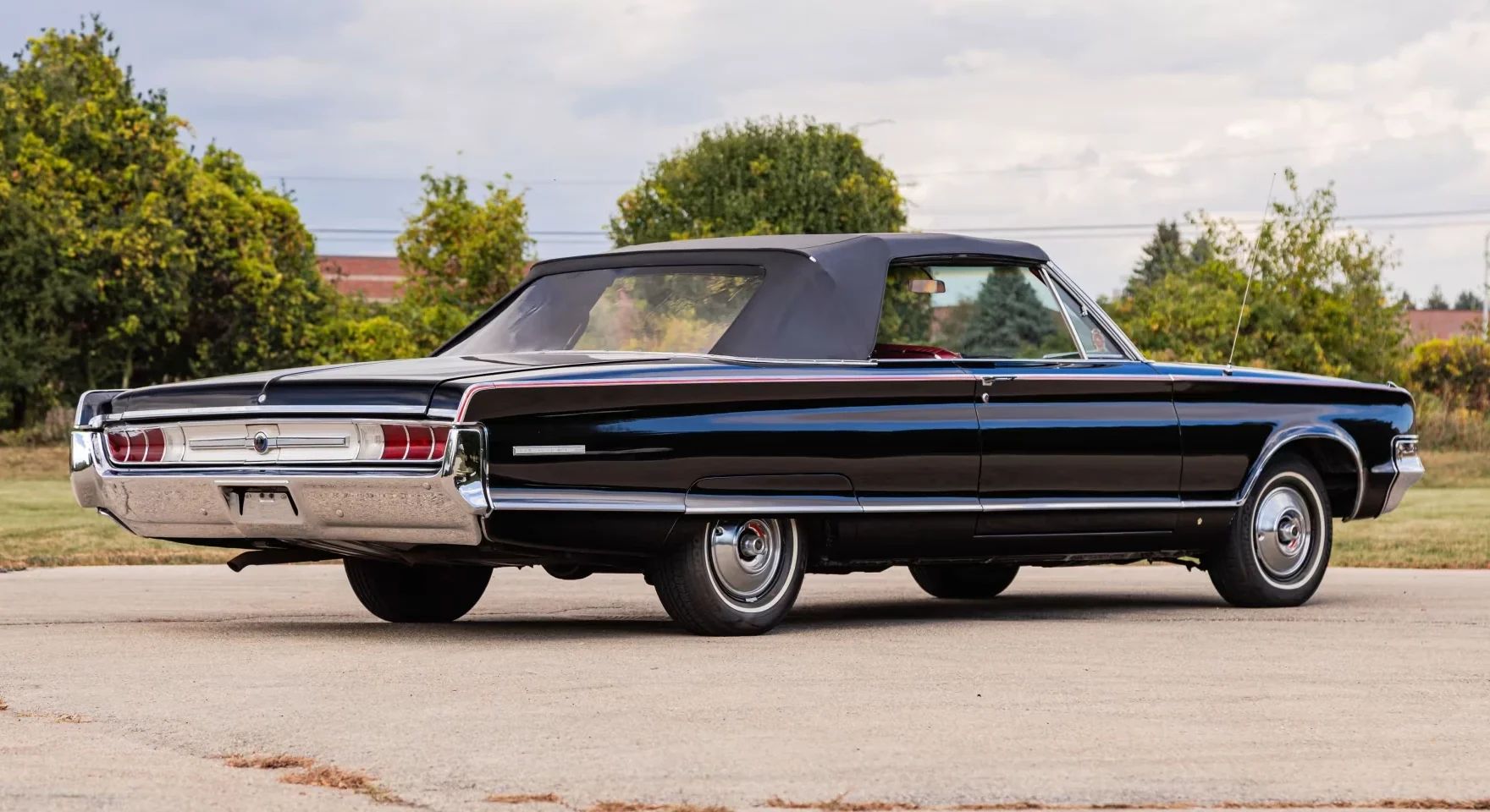 1965 Chrysler 300-L Convertible: Ultra-Rare 4-Speed Manual Transmission In The Last And Least Of The Letter Cars 16 Right rear 3q view of a 1965 Chrysler convertible with the top up