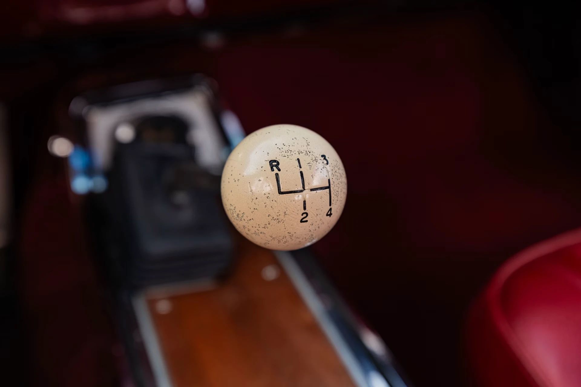 1965 Chrysler 300-L Convertible: Ultra-Rare 4-Speed Manual Transmission In The Last And Least Of The Letter Cars 26 Closeup of a white 4-speed shift knob