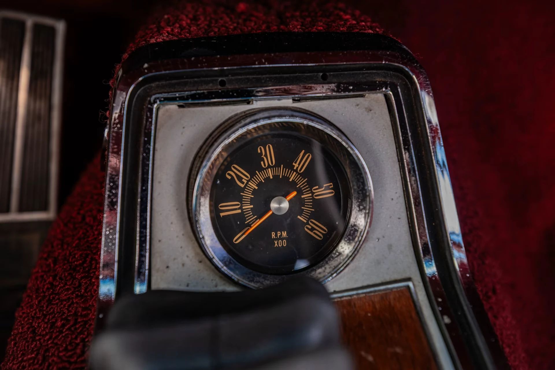 1965 Chrysler 300-L Convertible: Ultra-Rare 4-Speed Manual Transmission In The Last And Least Of The Letter Cars 9 Closeup of the console-mounted 6,000 rpm tachometer in a 1965 Chrysler