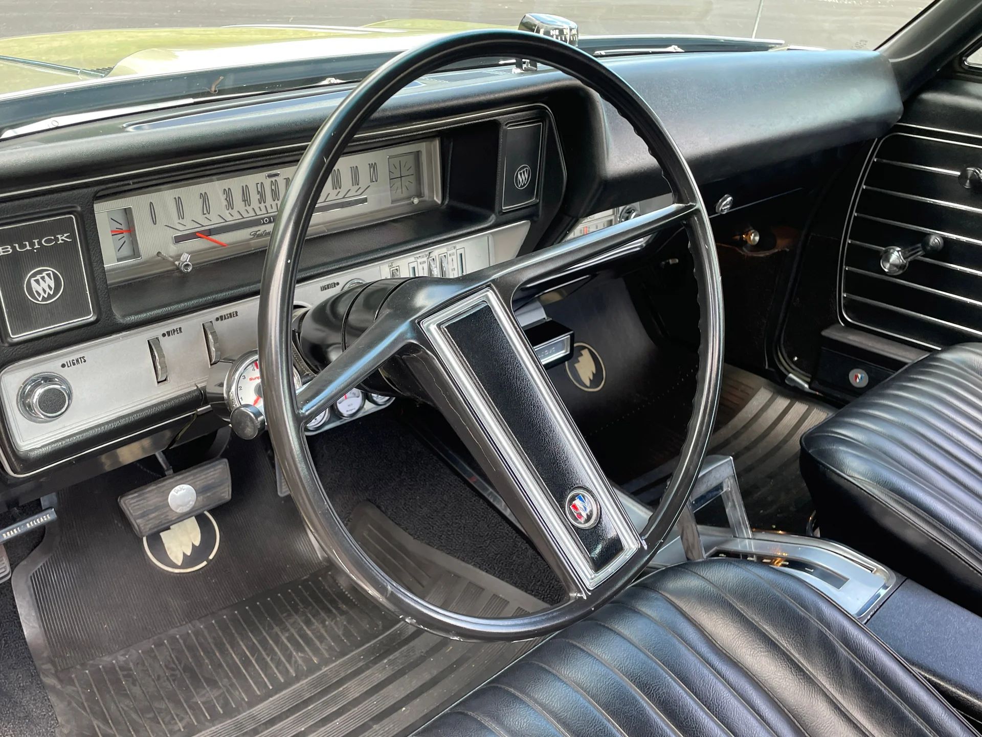 1968 Buick GS 350 Sport Coupe: Not Quite A Muscle Car, This Junior GS Was The Best-Handling Buick Of Its Time 14 Steering wheel and dashboard of a 1968 Buick A-body