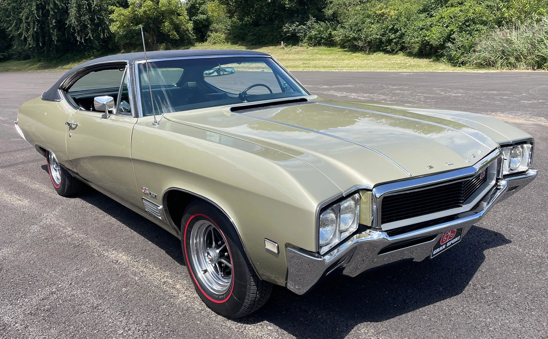 1968 Buick GS 350 Sport Coupe: Not Quite A Muscle Car, This Junior GS Was The Best-Handling Buick Of Its Time 8 Right front 3q view of a 1968 Buick A-body two-door hardtop