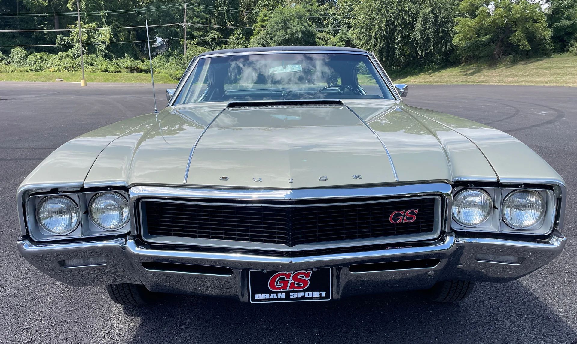 1968 Buick GS 350 Sport Coupe: Not Quite A Muscle Car, This Junior GS Was The Best-Handling Buick Of Its Time 4 Front view of a 1968 Buick A-body with a simulated scoop on the back of the hood
