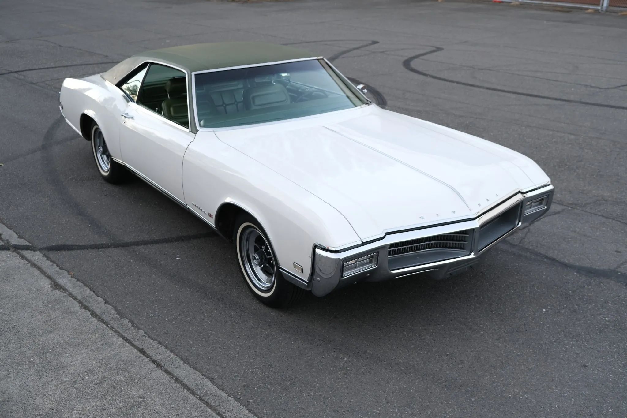 Vintage Car Life Review: 1969 Buick Riviera With Accu-Drive – Buick Tries Something New In The Suspension Department 28 High-angle right front 3q view of a 1969 Buick Riviera