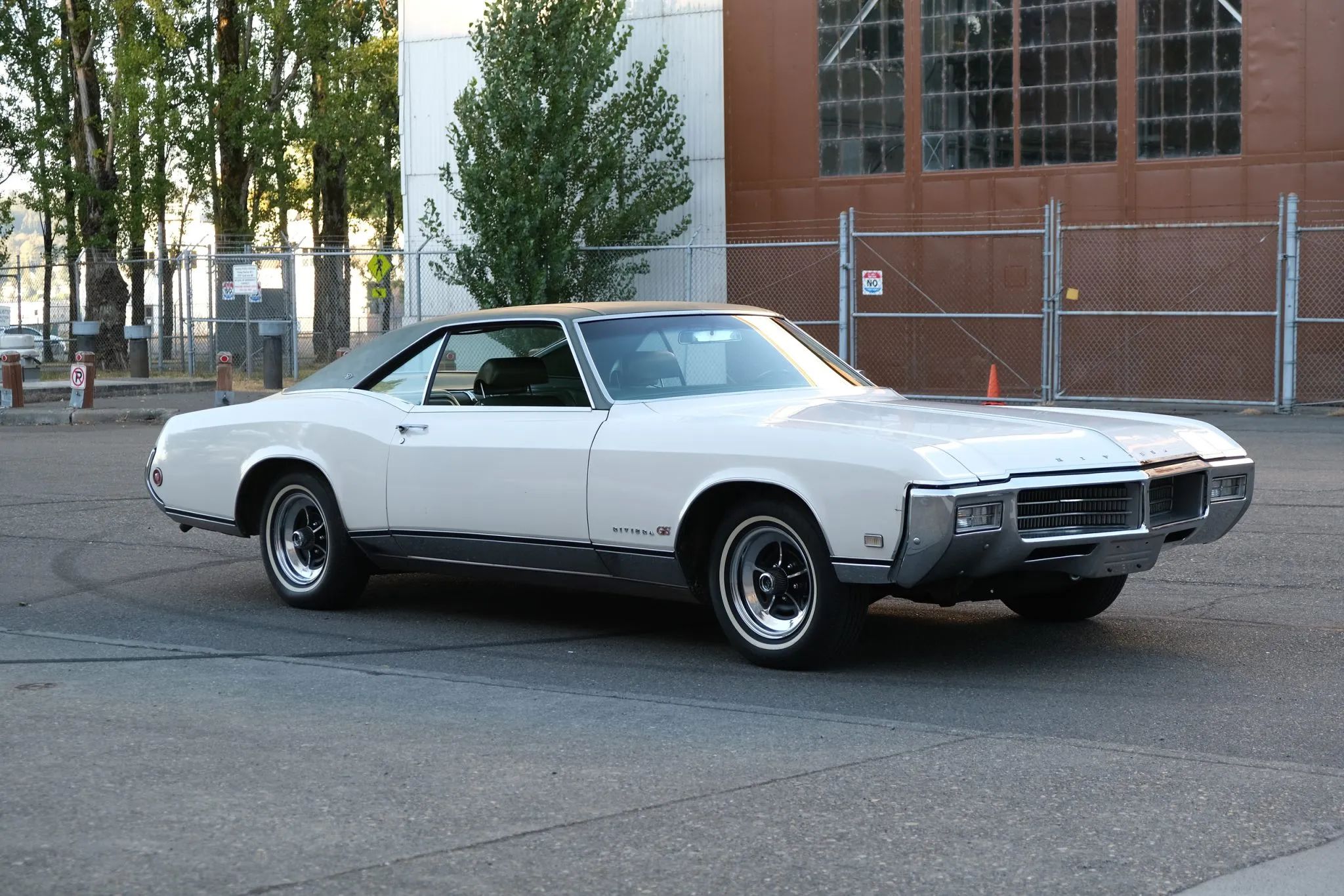Vintage Car Life Review: 1969 Buick Riviera With Accu-Drive – Buick Tries Something New In The Suspension Department 15 Right front 3q view of a 1969 Buick Riviera