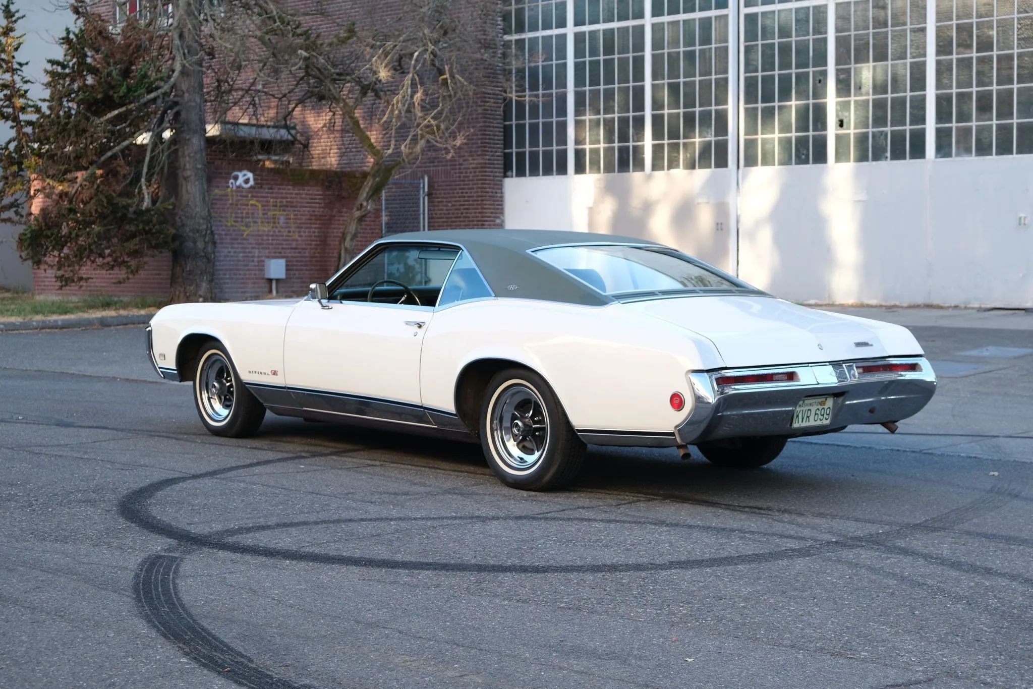 Vintage Car Life Review: 1969 Buick Riviera With Accu-Drive – Buick Tries Something New In The Suspension Department 29 Left rear 3q view of a 1969 Buick Riviera