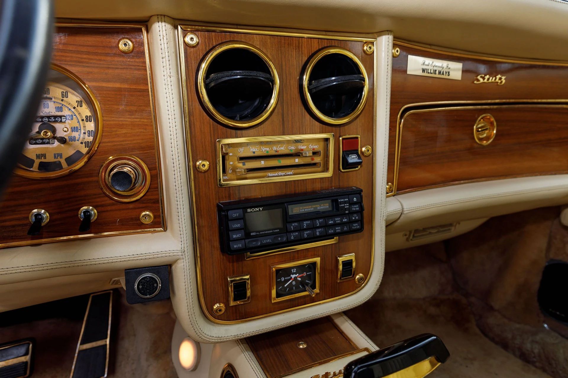 Center vents, air conditioning controls, and stereo in a 1978 Stutz