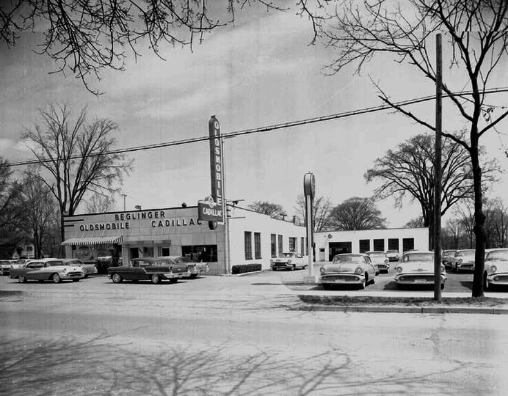 Cadillac and Oldsmobile at the Dealer: Vintage Photos From the 1950s–70s 7 3b5db8bcec28ddd6e3c74f364c850ef3