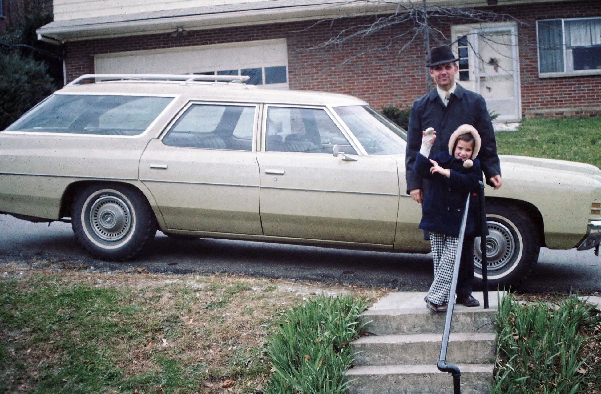 Vintage Photos Of Everyday Scenes In The 1950s-1970s - People And Their Cars 12 55499653054 3268c58c07 k