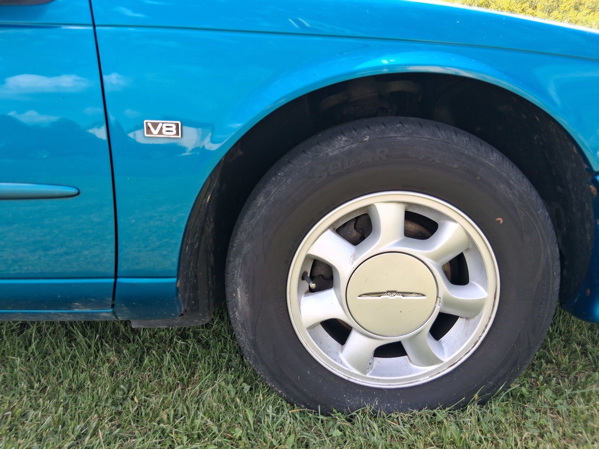 1994 Ford Thunderbird LX: As Teal As You Remember It, But A Little Rustier 5 Passenger front fender of teal 1994 Ford Thunderbird