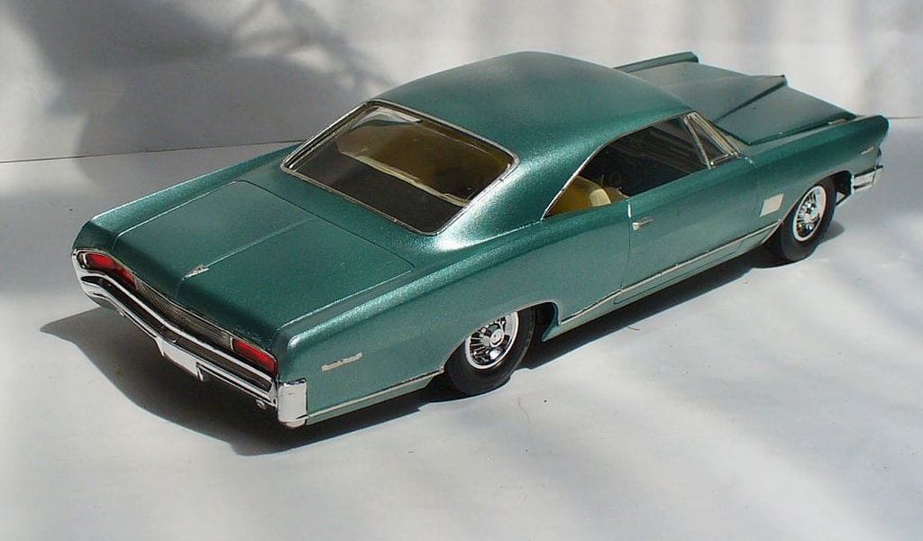 Cruising Woodward - Hot Rods & Customs In Scale 1 65.2p2 5