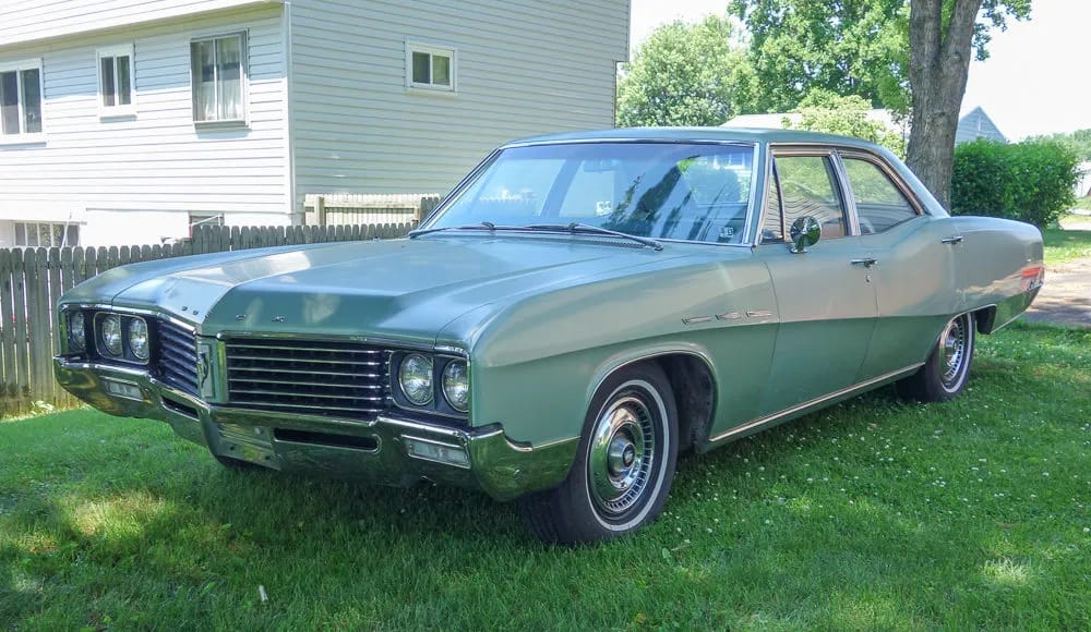 Driver front 3q picture of green 1967 Buick LeSabre 