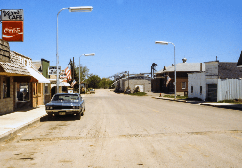 Cars And Storefronts Downtown And On Main Street, 1950s-1970s 13 Captura de pantalla 2025 01 17 16.09.38