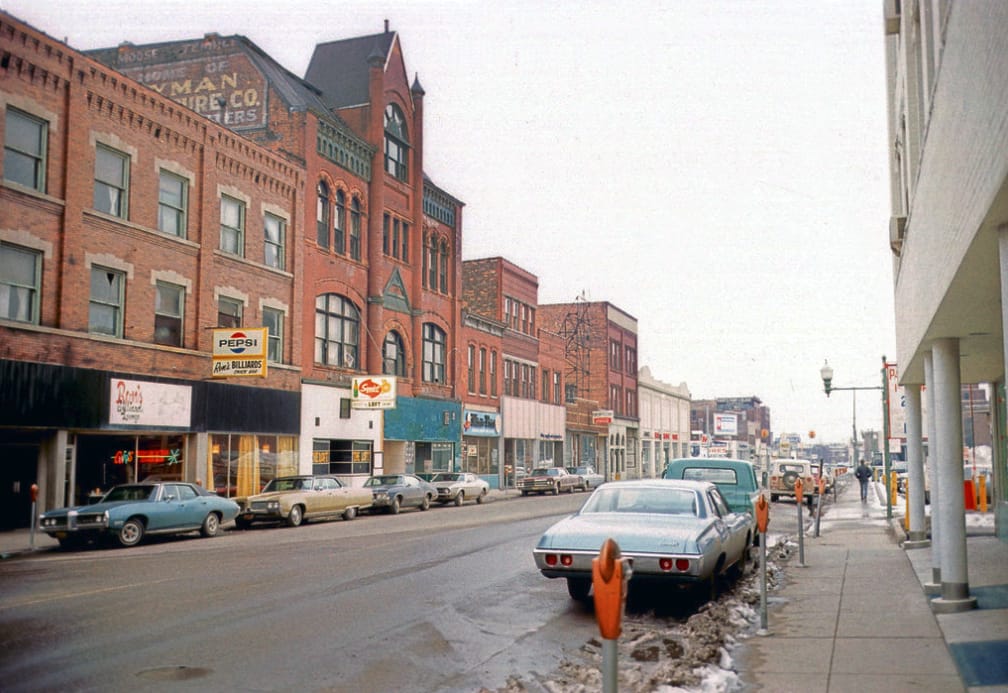 Cars And Storefronts Downtown And On Main Street, 1950s-1970s 9 Captura de pantalla 2025 07 18 01.05.54