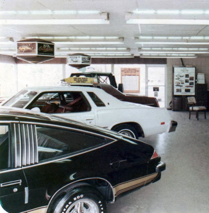 Cadillac and Oldsmobile at the Dealer: Vintage Photos From the 1950s–70s 13 Captura de pantalla 2025 10 09 15.21.54