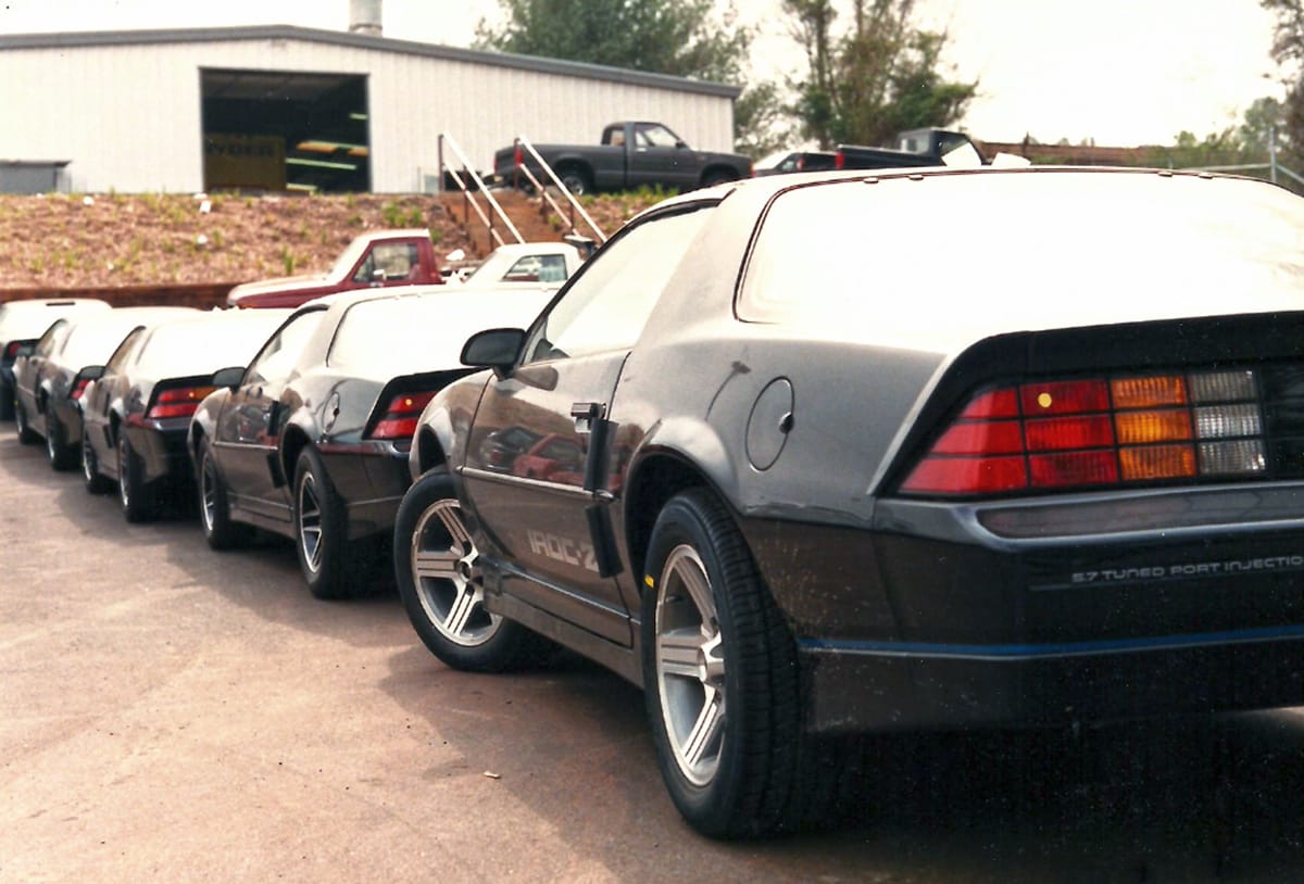 Vintage Dealer Photos: Camaros by The Dozens In The 1980s 5 Captura de pantalla 2025 10 11 01.33.38