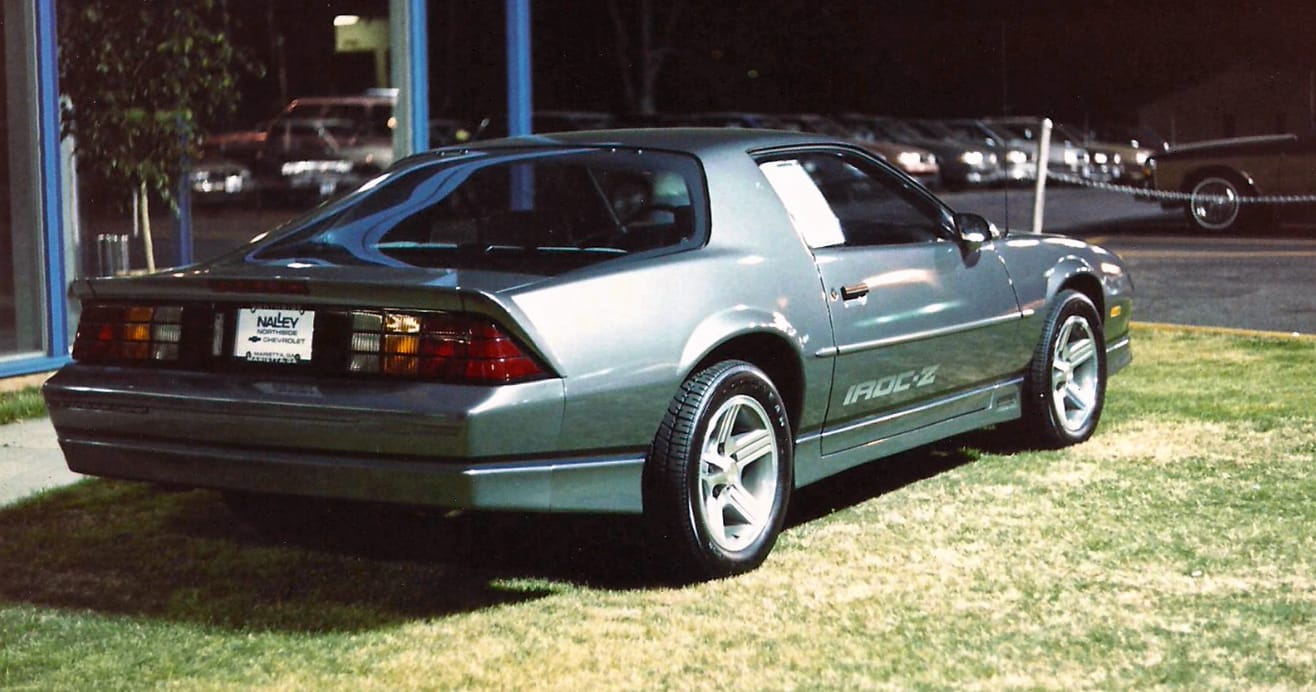 Vintage Dealer Photos: Camaros by The Dozens In The 1980s 4 Captura de pantalla 2025 10 11 01.33.55