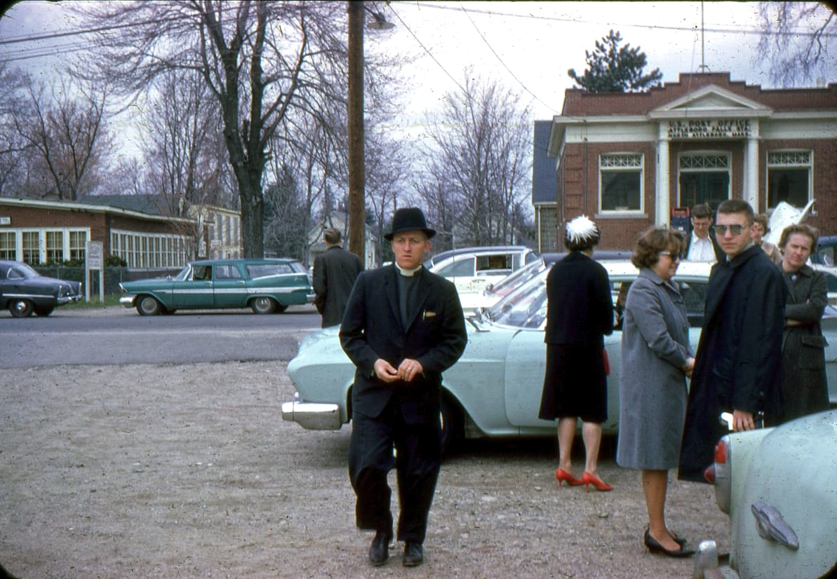 Vintage Photos Of Everyday Scenes In The 1950s-1970s - People And Their Cars 8 Captura de pantalla 2026 02 22 22.39.20