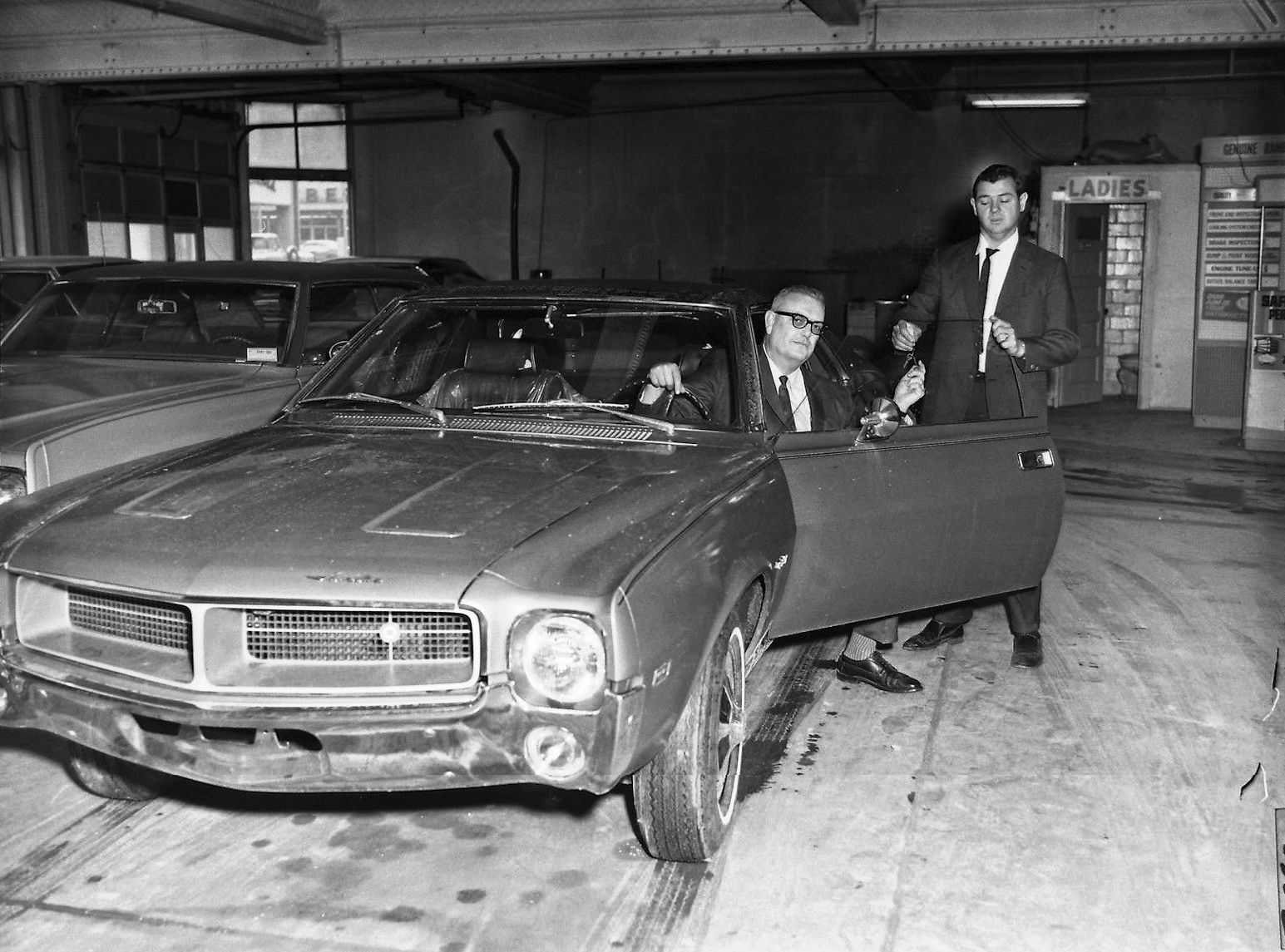 Vintage Photos: AMC Javelins at the Dealer 4 Captura de pantalla 2026 06 14 00.56.05