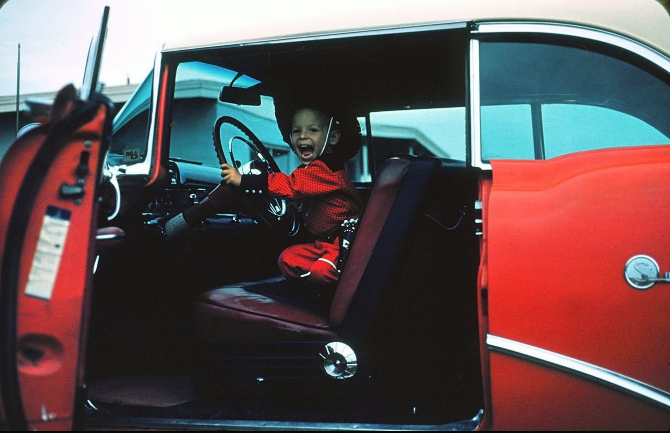 Vintage Photos Of Everyday Scenes In The 1950s-1970s - People And Their Cars 6 Captura de pantalla 2026 09 06 15.31.50