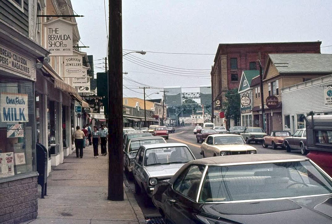 Cars And Storefronts Downtown And On Main Street, 1950s-1970s 14 Captura de pantalla 2026 09 06 23.18.14
