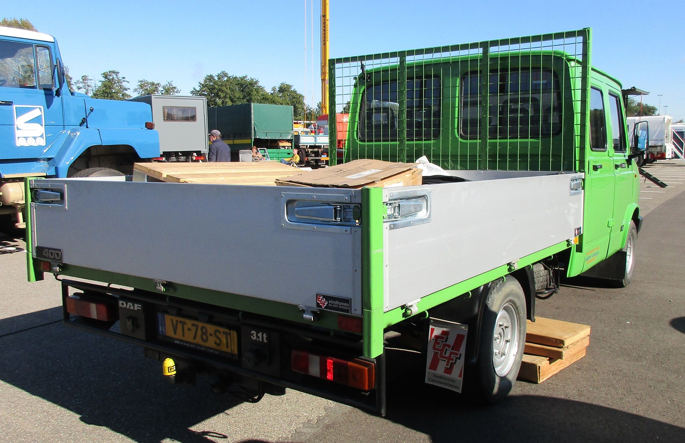 The Remains Of The 2024 Heart For DAF Days 13 Hart voor DAF dagen 2024 - 1993 DAF VD 400 EN double cab flatbed truck - 2