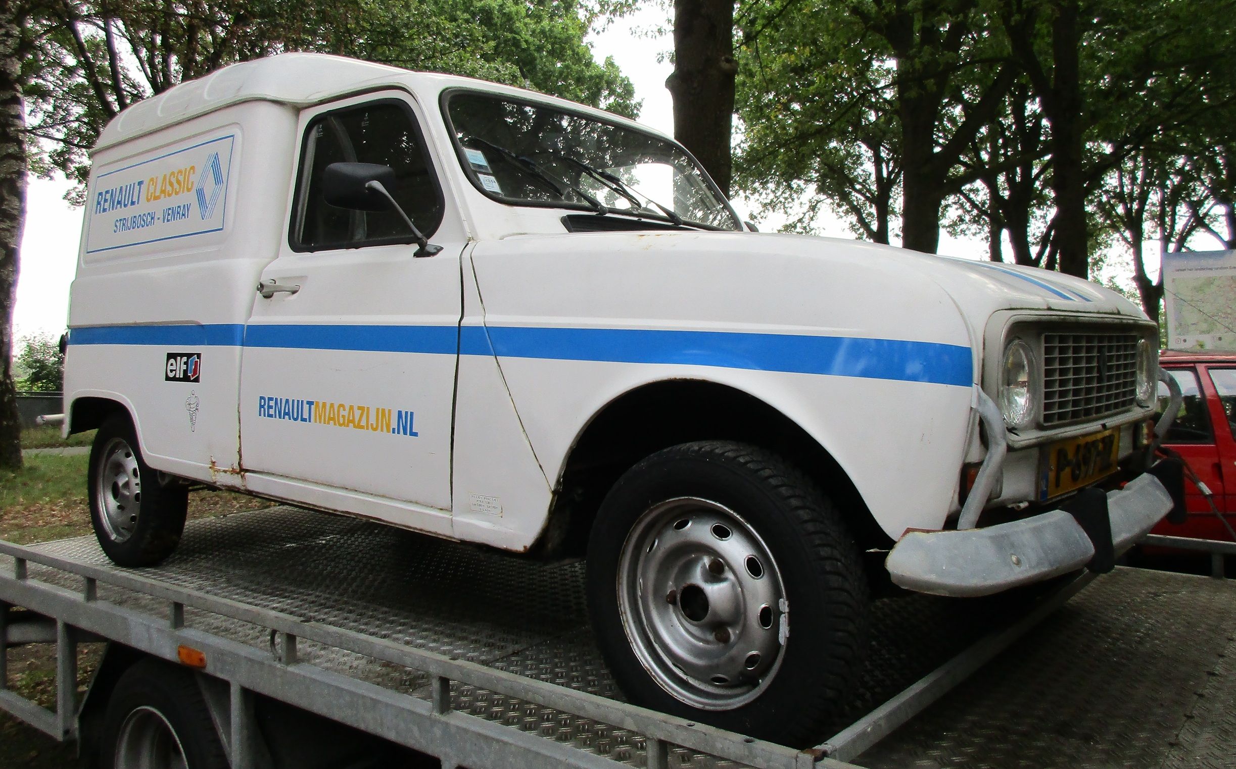 Renaultoloog Meeting & Markt 2026 - 1984 Renault B70 and 1988 Renault 4 F4 - 4