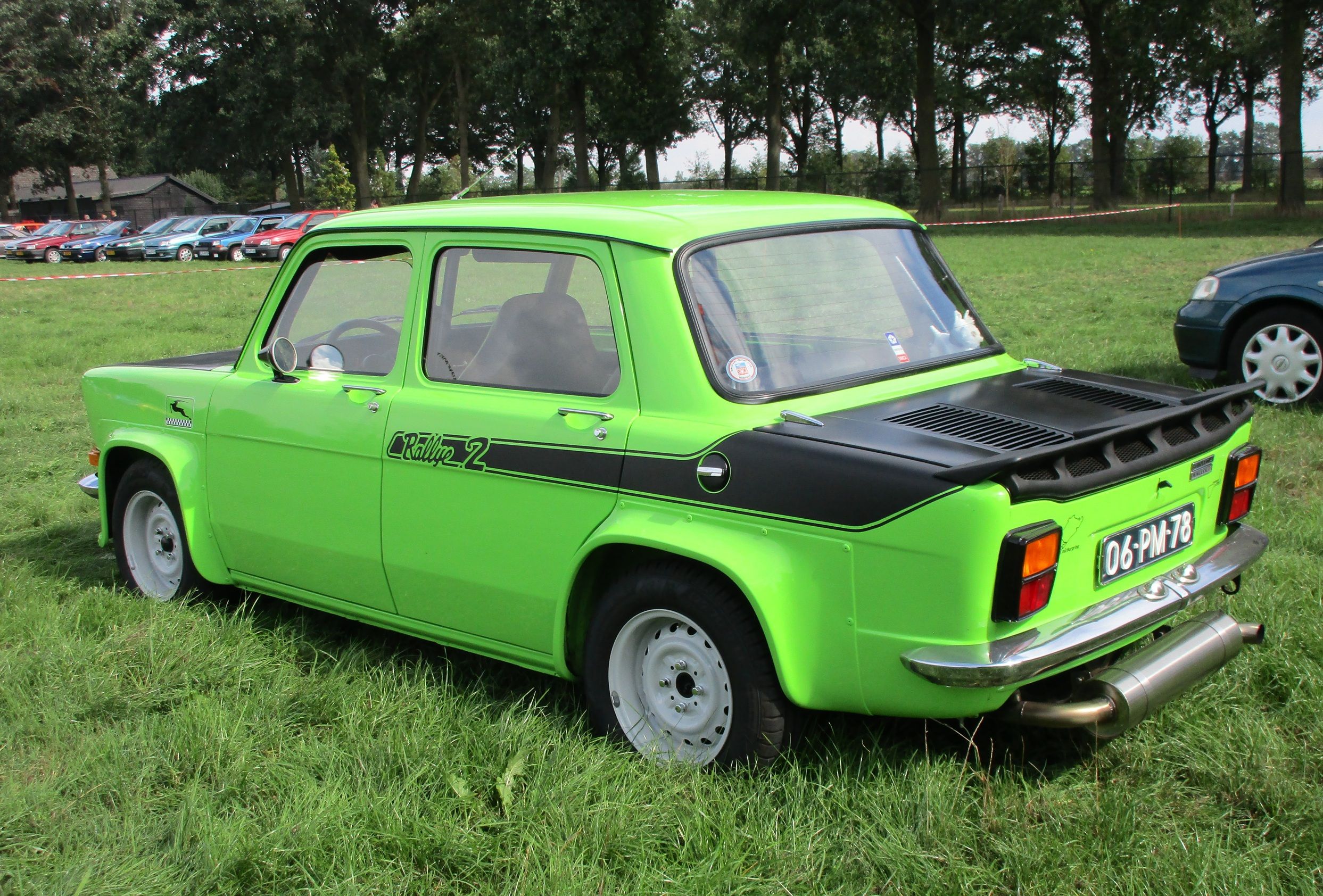 1977 Simca 1000 Rallye 2 - Not As Green As Grass 6 Renaultoloog Meeting & Markt 2026 - 1977 Simca 1000 Rallye 2 in the temporary parking lot - 6