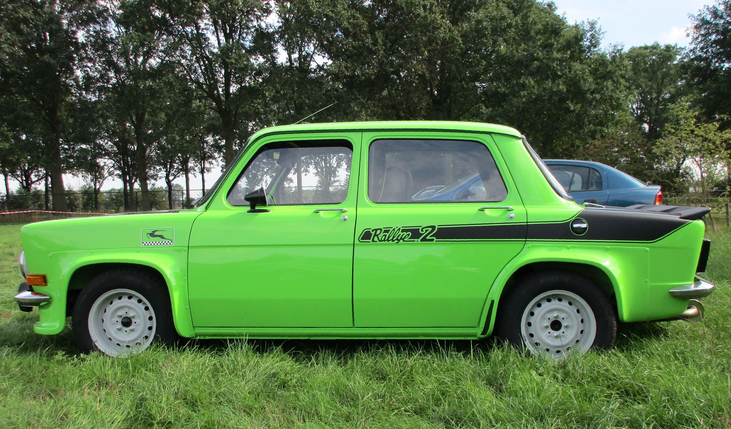 1977 Simca 1000 Rallye 2 - Not As Green As Grass 5 Renaultoloog Meeting & Markt 2026 - 1977 Simca 1000 Rallye 2 in the temporary parking lot - 5