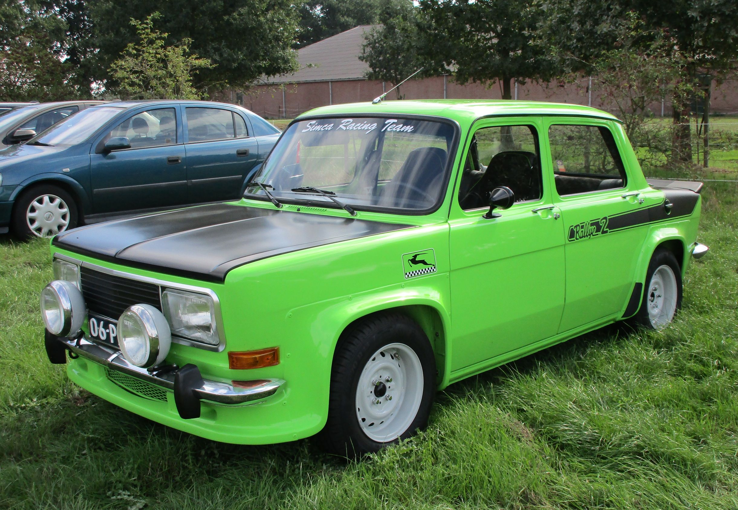 1977 Simca 1000 Rallye 2 - Not As Green As Grass 4 Renaultoloog Meeting & Markt 2026 - 1977 Simca 1000 Rallye 2 in the temporary parking lot - 4