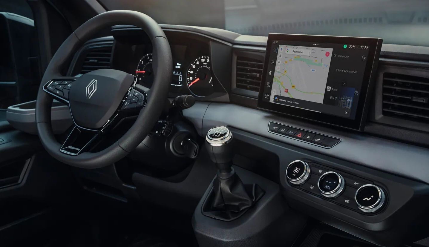 Renault Master IV interior