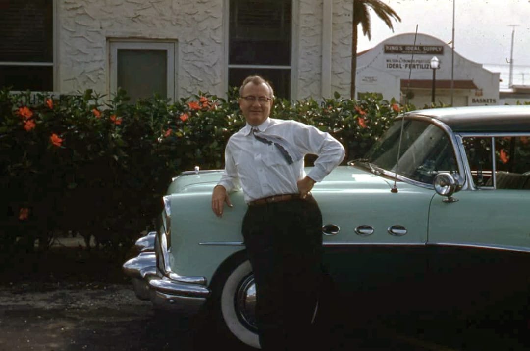 Me And My Car - Vintage Photos 1950s-1960s 4 Screenshot 20260406 012643