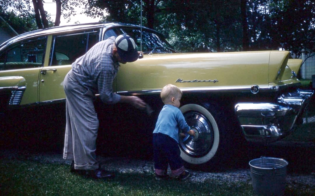 Vintage Photos Of Everyday Scenes In The 1950s-1970s - People And Their Cars 4 Screenshot 20260414 224637