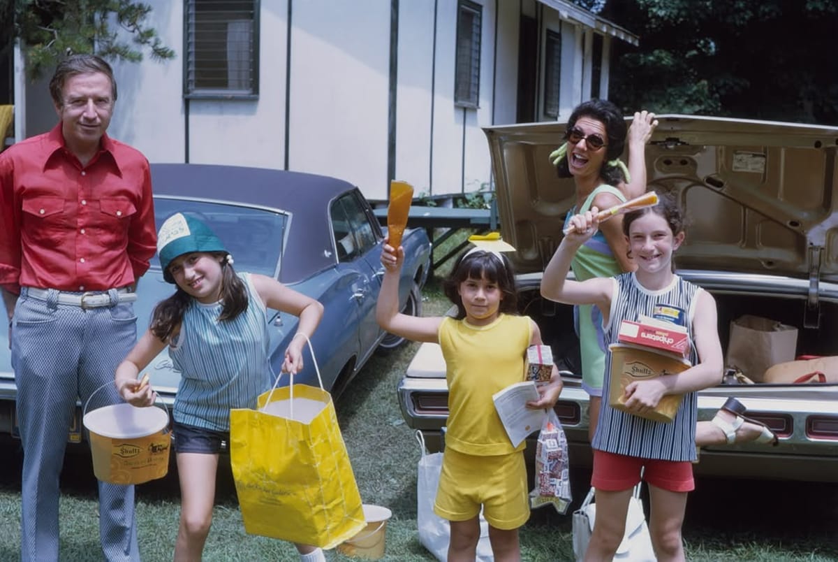 Vintage Photos Of Everyday Scenes In The 1950s-1970s - People And Their Cars 1 Screenshot 20260823 073009