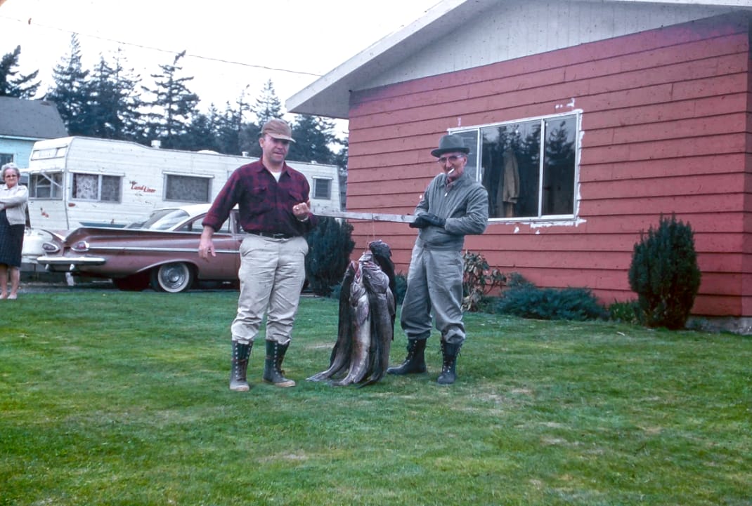 Vintage Photos Of Everyday Scenes In The 1950s-1970s - People And Their Cars 7 Screenshot 20260905 223853