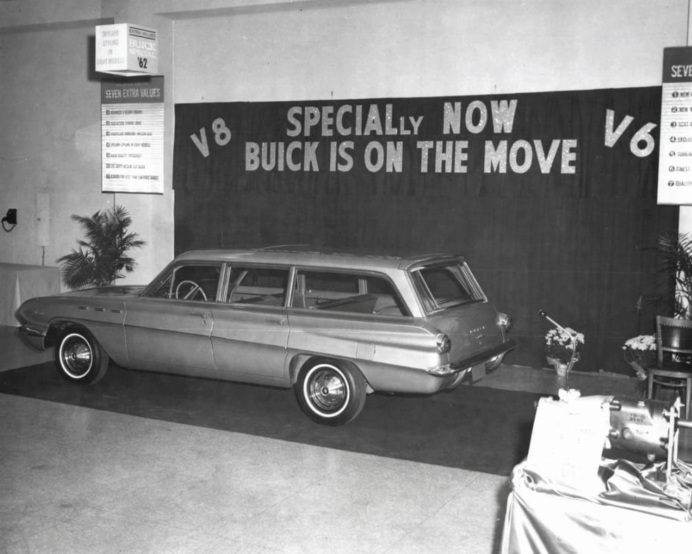 When the 1962 Buicks Were Brand New -- Vintage Photos 11 Screenshot 20260907 131340