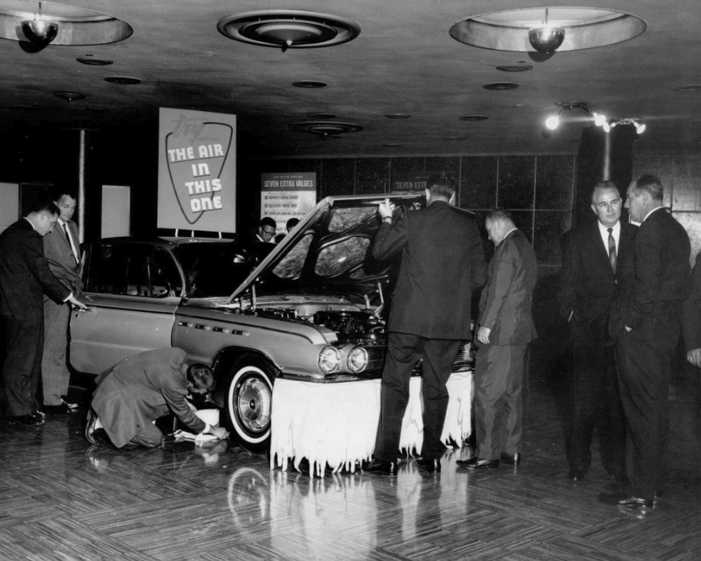 When the 1962 Buicks Were Brand New -- Vintage Photos 5 Screenshot 20260907 140221