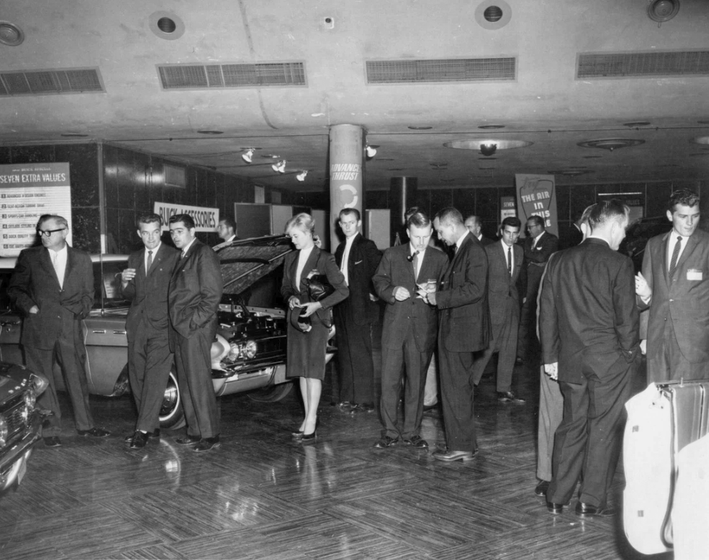 When the 1962 Buicks Were Brand New -- Vintage Photos 7 Screenshot 20260914 012132